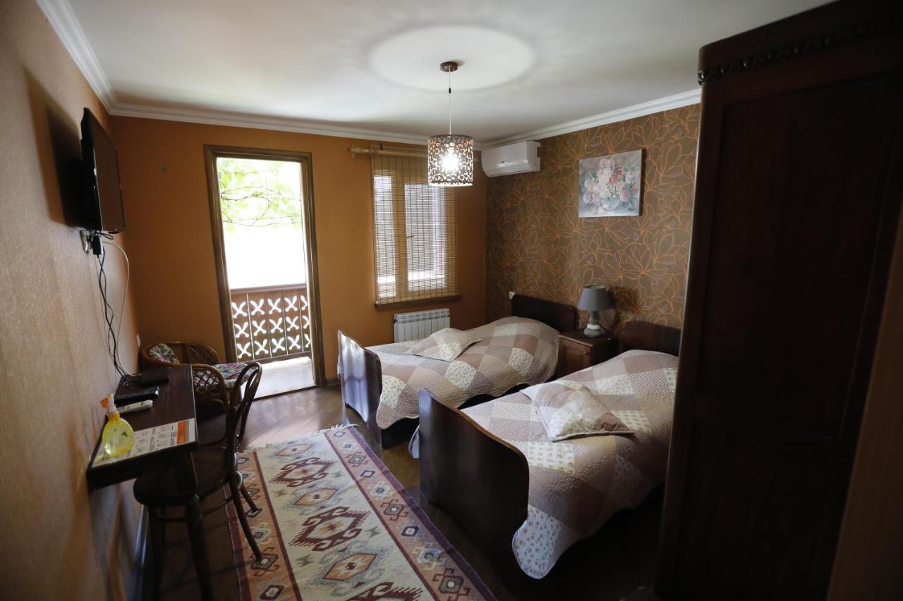 Casa De Khasia Zugdidi Esterno foto